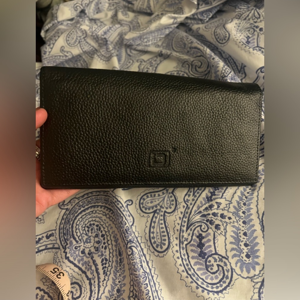 Stronghold brand long black bifold wallet ☝️👀❤️